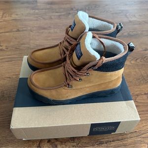 Pendleton Torngat Trail Boots - women’s size 9